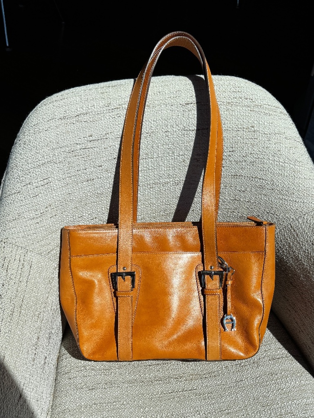 VTG Etienne Aigner Vintage Cognac Leather Shoulder Bag/Tote with Horseshoe Fob